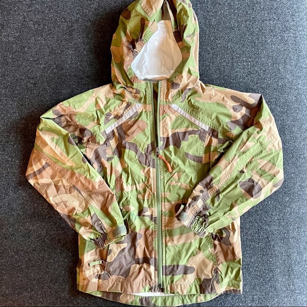 Ll Bean boys Discovery rain jacket camouflage size 8